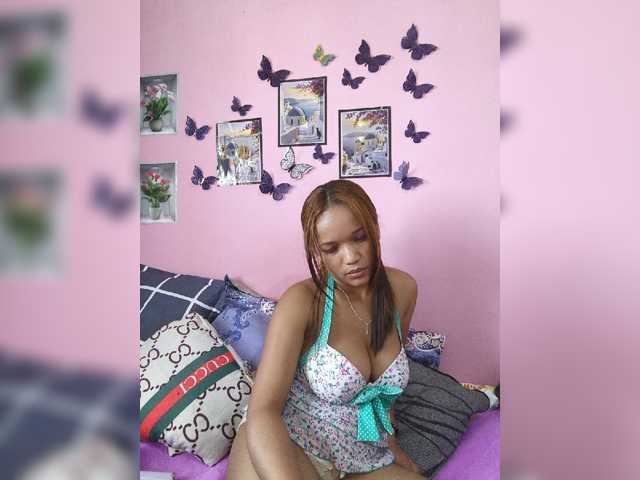 Vaninah live cam on BongaCams