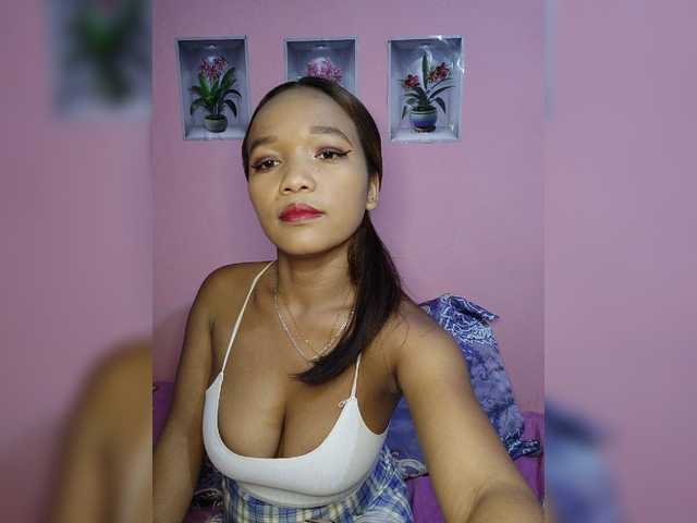 Vaninah live cam on BongaCams