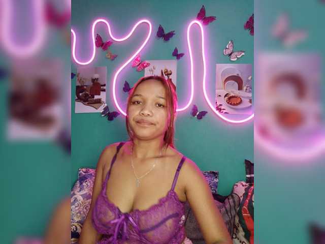 Vaninah live cam on BongaCams
