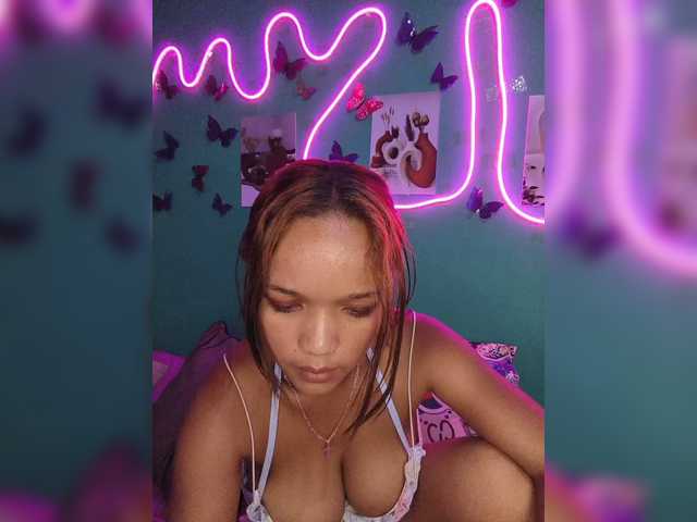 Vaninah live cam on BongaCams
