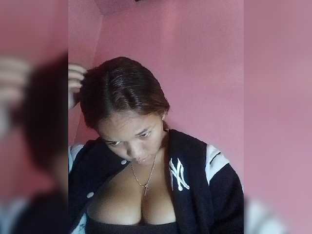 Vaninah live cam on BongaCams