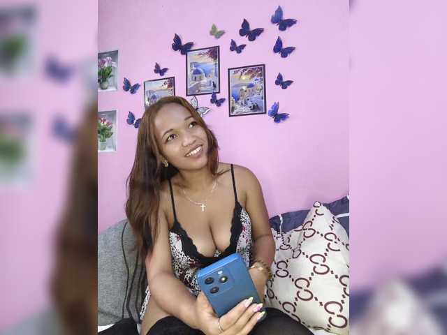 Vaninah live cam on BongaCams