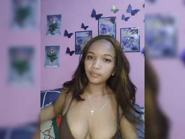 Vaninah live cam on BongaCams