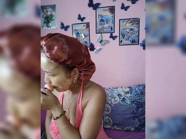 Vaninah live cam on BongaCams
