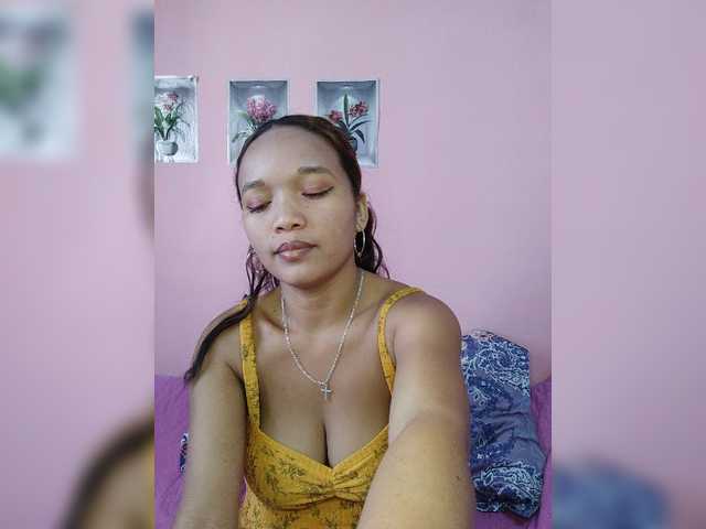 Vaninah live cam on BongaCams
