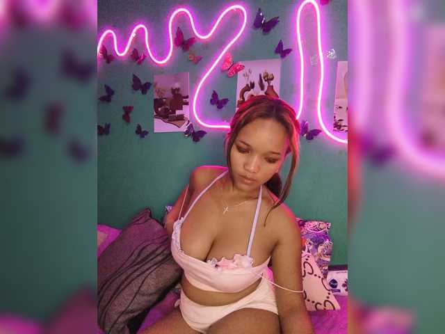 Vaninah live cam on BongaCams
