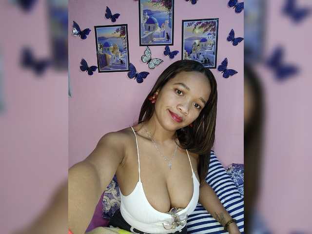 Vaninah live cam on BongaCams