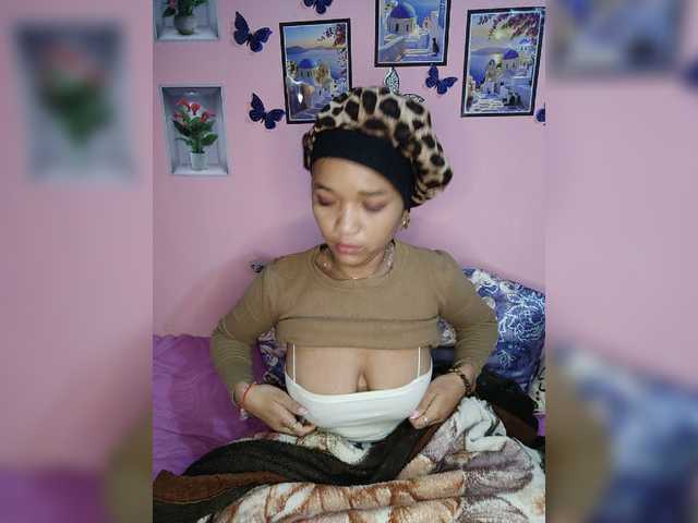 Vaninah live cam on BongaCams