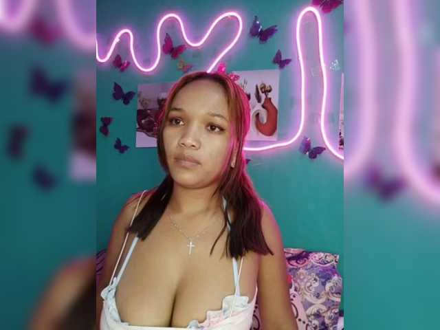 Vaninah live cam on BongaCams