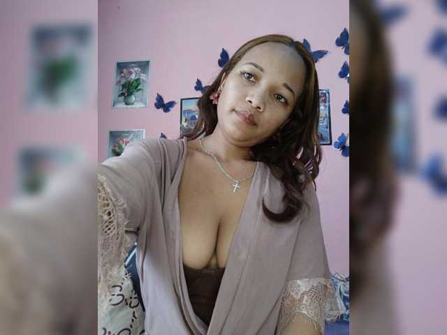 Vaninah live cam on BongaCams