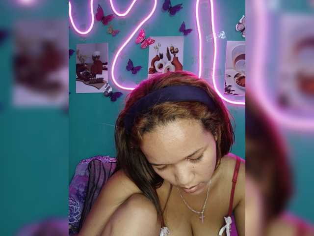 Vaninah live cam on BongaCams