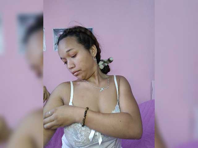 Vaninah live cam on BongaCams