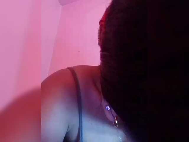 Vaninah's BongaCams show and profile