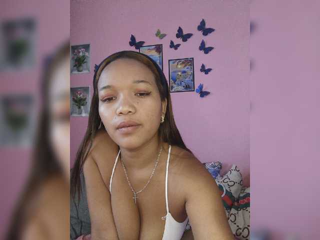 Vaninah live cam on BongaCams