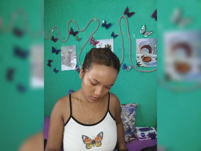 Vaninah live cam on BongaCams