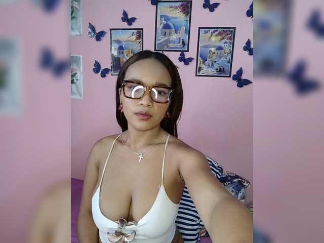 Vaninah live cam on BongaCams