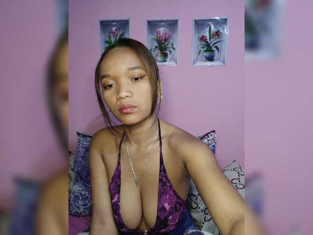 Vaninah live cam on BongaCams