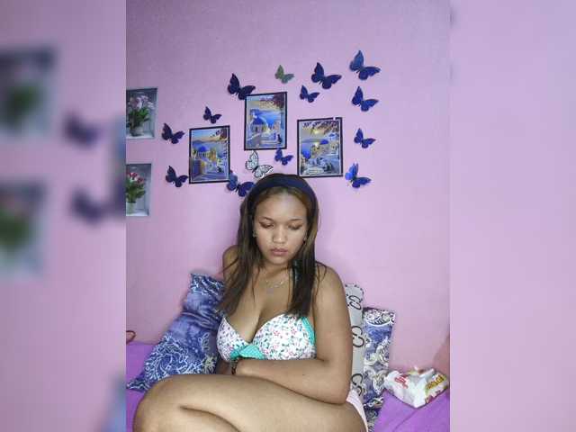 Vaninah live cam on BongaCams