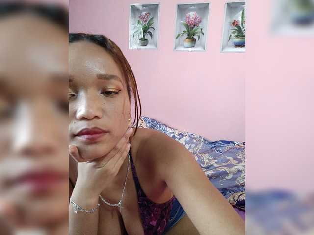 Vaninah live cam on BongaCams