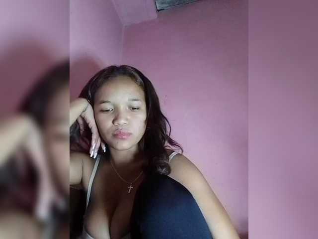 Vaninah live cam on BongaCams