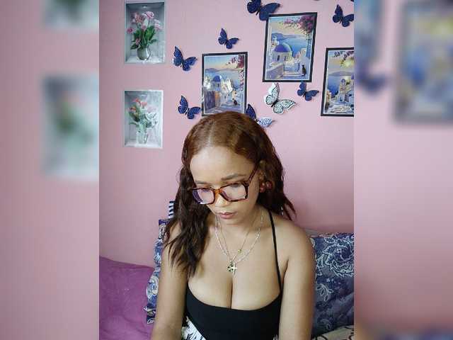 Vaninah live cam on BongaCams