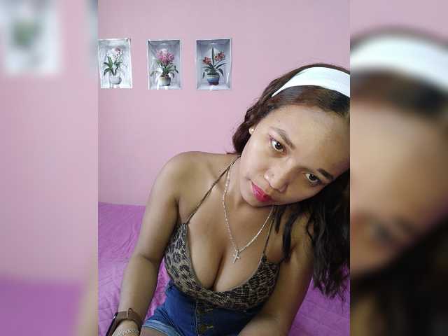 Vaninah live webcam show