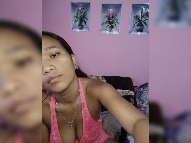 Vaninah live cam on BongaCams