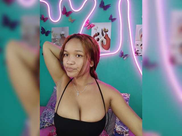 Vaninah live cam on BongaCams