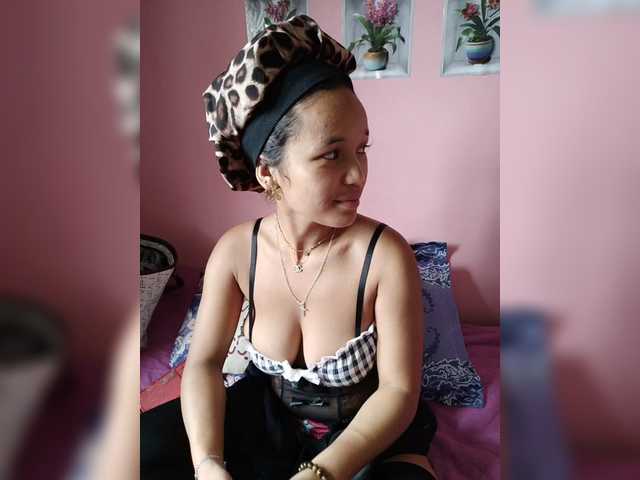 Vaninah live cam on BongaCams