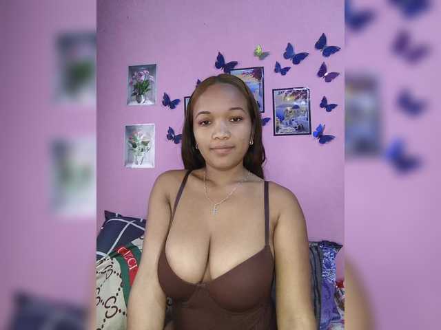Vaninah live cam on BongaCams