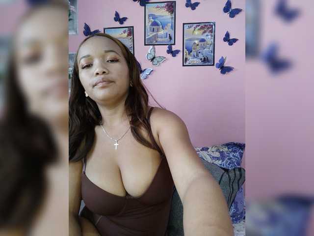 Vaninah live cam on BongaCams