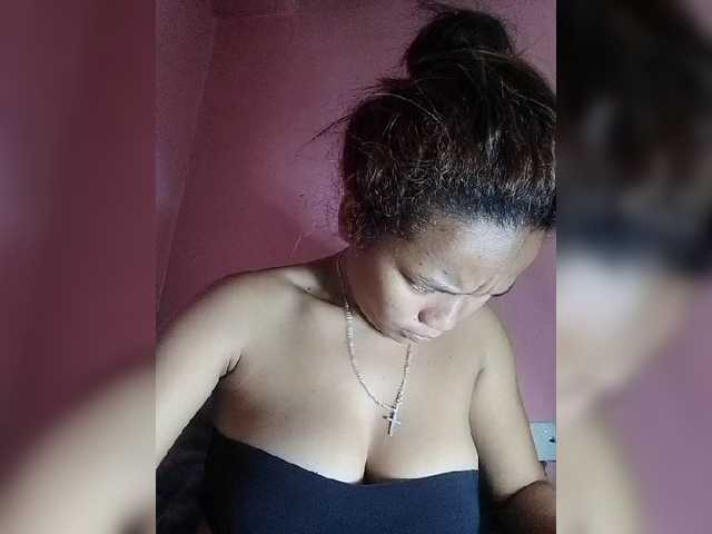 Vaninah live cam on BongaCams