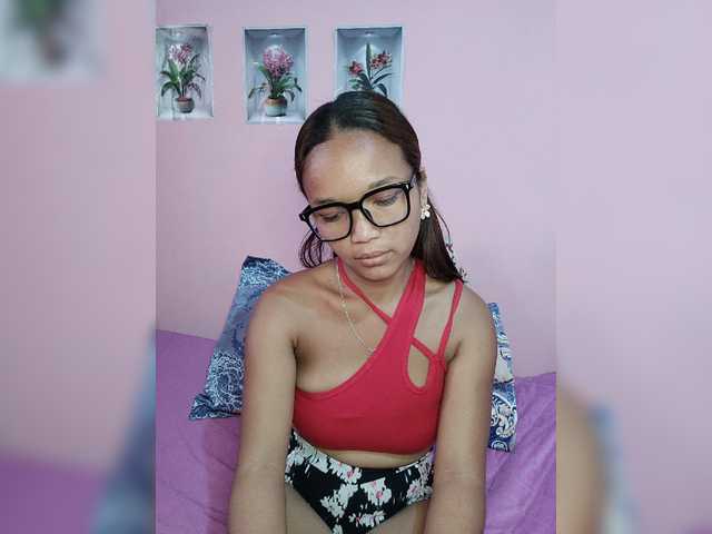 Vaninah live cam on BongaCams