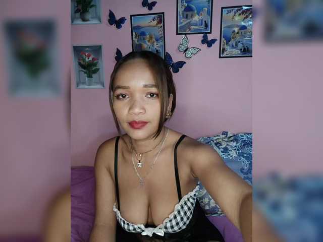 Vaninah live cam on BongaCams