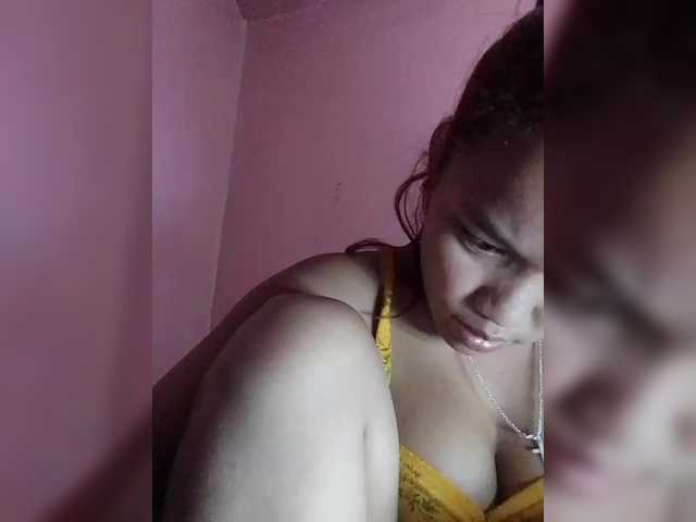 Vaninah live cam on BongaCams