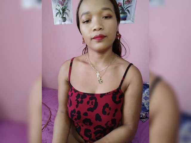 Vaninah live cam on BongaCams