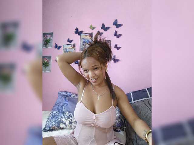 Vaninah live cam on BongaCams