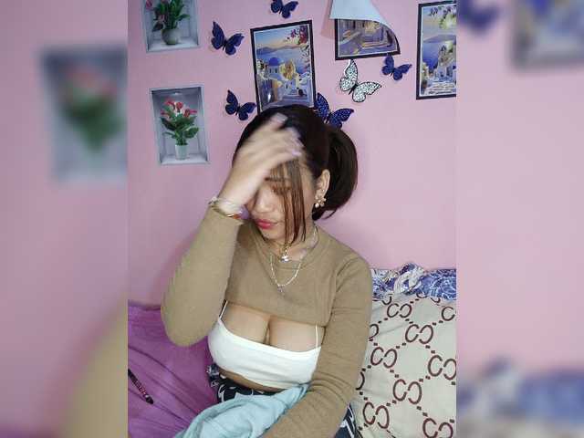 Vaninah live cam on BongaCams
