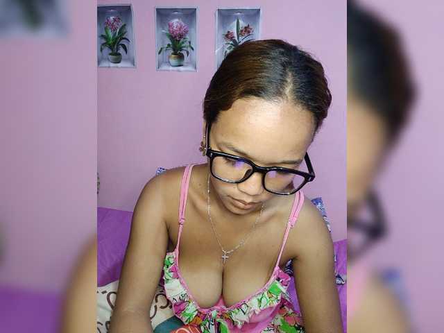 Vaninah live cam on BongaCams