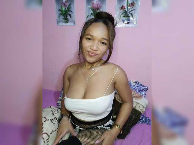 Vaninah live cam on BongaCams