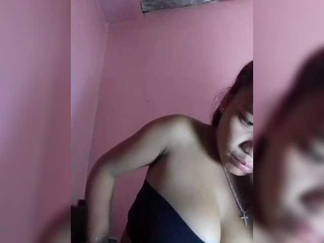 Vaninah live cam on BongaCams