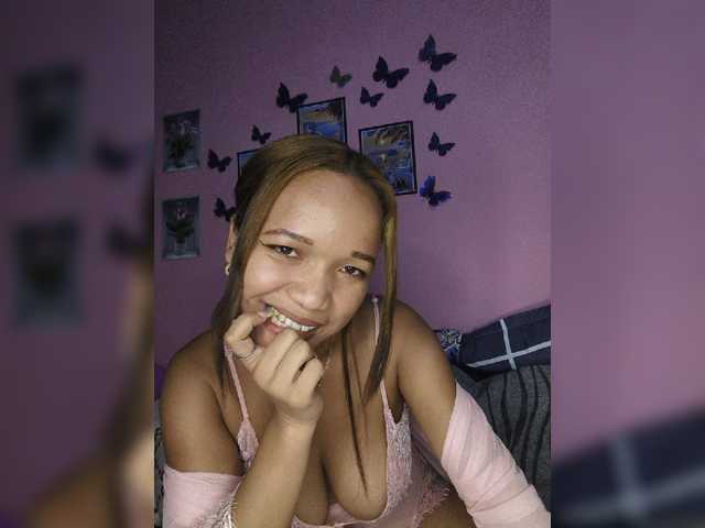 Vaninah live cam on BongaCams