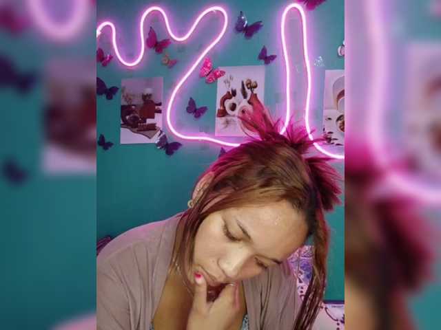 Vaninah live cam on BongaCams