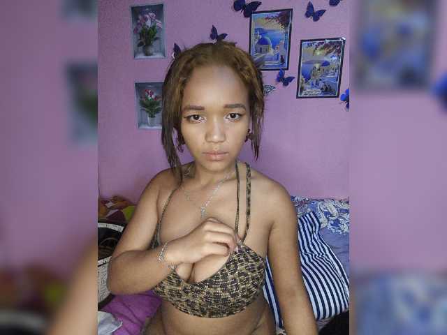 Vaninah live cam on BongaCams