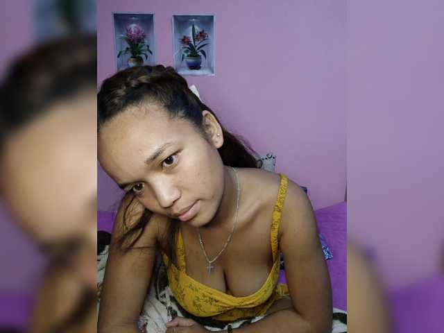 Vaninah live cam on BongaCams