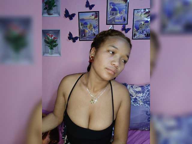 Vaninah live cam on BongaCams