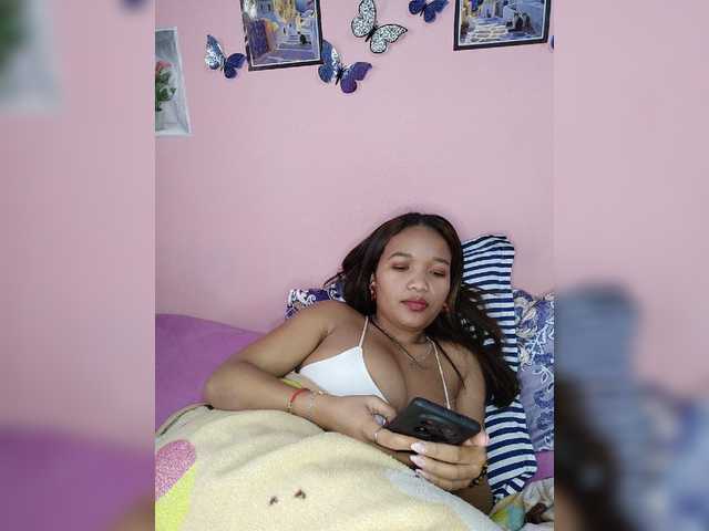 Vaninah live cam on BongaCams