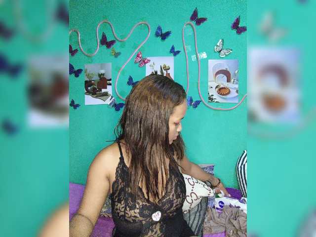 Vaninah live cam on BongaCams
