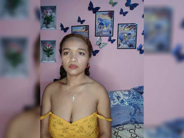 Vaninah live cam on BongaCams