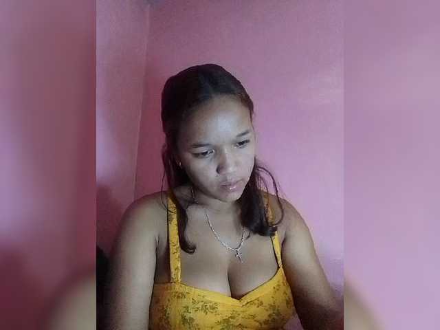 Vaninah live cam on BongaCams